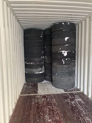 Loading image when exporting used tires(to South Asia)